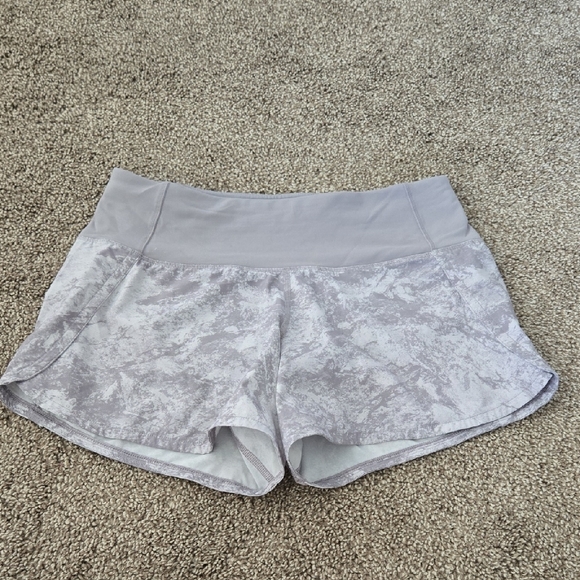 lululemon athletica Pants - Lululemon Gray/white Shorts Size 2